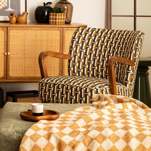 Fotel wypoczynkowy Chiara brązowy tapicerowany do salonu retro z podłokietnikami Atmosphera