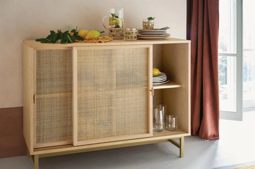 Komoda Rayo boho z rattanowymi frontami na złotych nogach 100 cm do salonu Atmosphera
