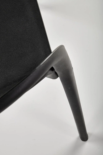 Krzesło ogrodowe Maud Intesi czarne nowoczesne z tworzywa sztucznego łatwe w czyszczeniu sztaplowane