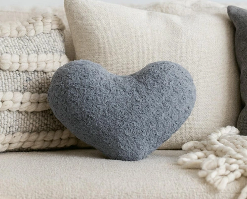 Poduszka dekoracyjna serce bouclé szara Atmosphera do salonu i pokoju dziecka