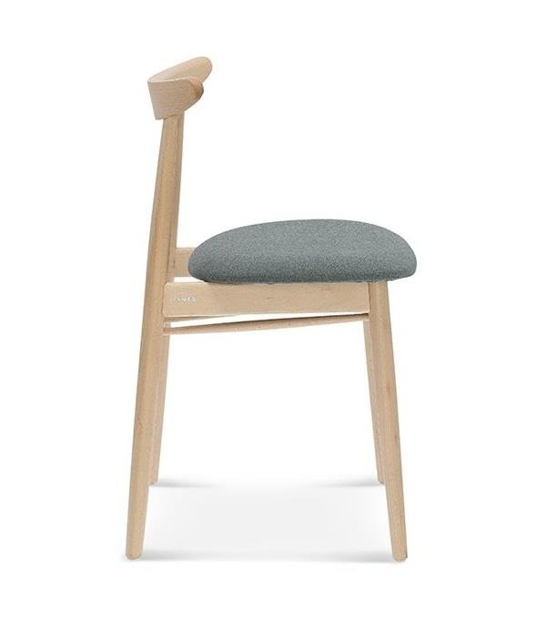 Krzesło do jadalni Fameg Finn tapicerowane drewniane skandynawskie personalizowane