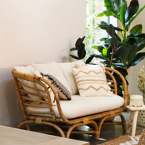 Sofa boho Farah Atmosphera rattanowa biała 2-osobowa z podłokietnikami do salonu