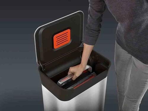 Kosz na śmieci do kuchni Joseph Joseph stalowy 30l z systemem zgniatania i filtrem