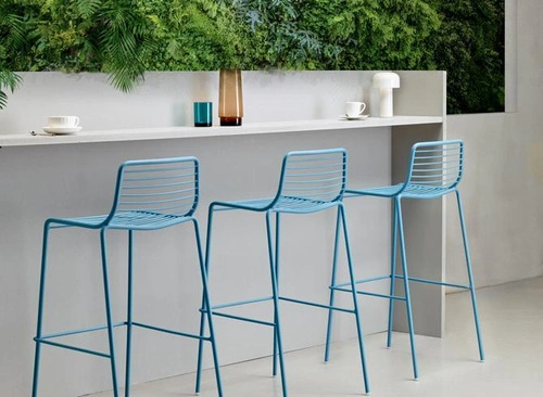 Hoker metalowy z oparciem Summer zielony nowoczesny 75 cm do kuchni i ogrodu SCAB Design