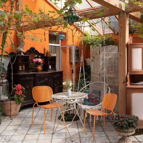 Krzesło metalowe Si-Si Arm SCAB Design beżowe z podłokietnikami do ogrodu i tarasu