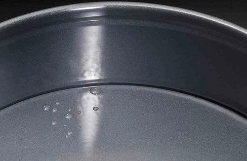 Tortownica 28 cm Kaiser stalowa rozpinana z ceramiczną powłoką nieprzywierającą do ciasta