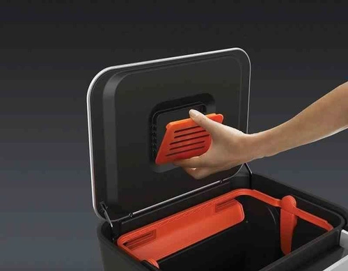 Kosz na śmieci do kuchni Joseph Joseph stalowy 30l z systemem zgniatania i filtrem