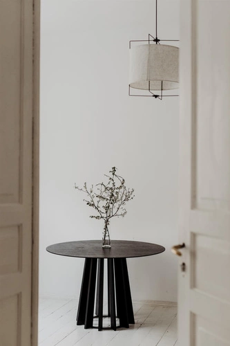 Stół okrągły do jadalni Tavle 145 cm czarny nowoczesny na jednej nodze dąb NORDIFRA