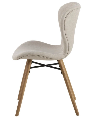 Krzesło tapicerowane Batilda Actona beżowe do jadalni nowoczesne z drewnianymi nogami