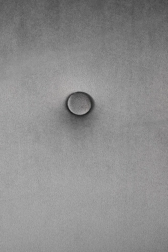 Fotel wypoczynkowy Kamelie welur szary glamour do salonu z podłokietnikami Intesi