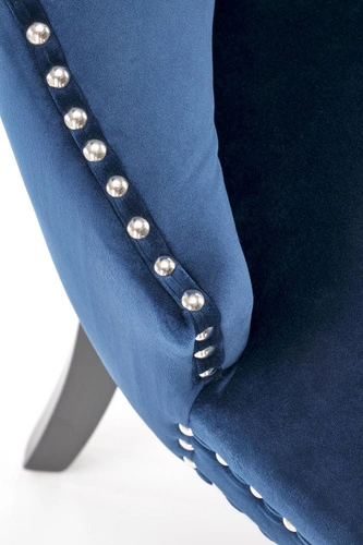 Krzesło do jadalni Charlotte Intesi tapicerowane welur granatowe z drewnianymi nogami glamour