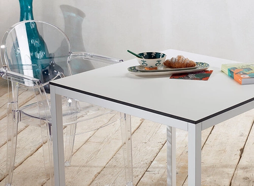 Stół kwadratowy do jadalni Mirto 70x70 cm biały nowoczesny metalowy łatwe czyszczenie SCAB Design