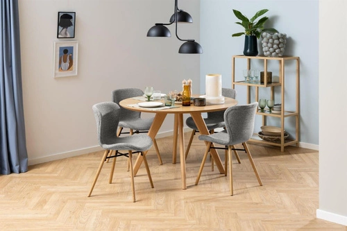 Krzesło tapicerowane Batilda szare do jadalni nowoczesne z drewnianymi nogami Actona