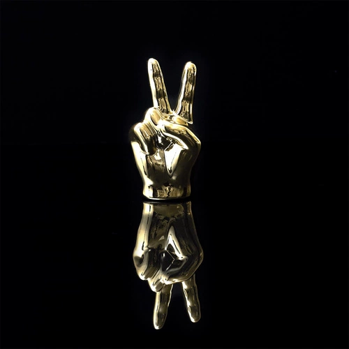 Figurka dekoracyjna dłoń Victoria Intesi złota ceramiczna do salonu na komodę prezent