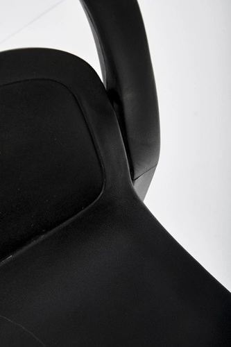 Krzesło ogrodowe Maud Intesi czarne nowoczesne z tworzywa sztucznego łatwe w czyszczeniu sztaplowane