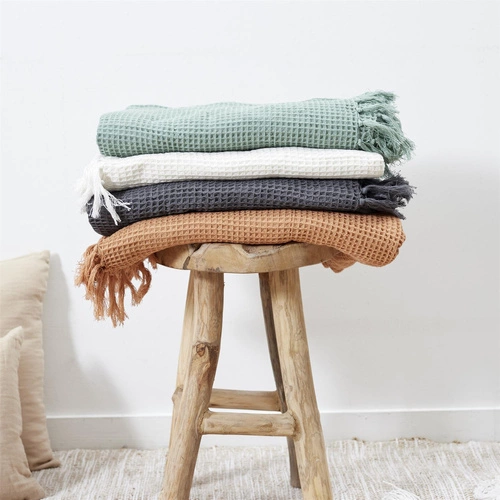 Intesi Waffle biały koc bawełniany 150x200 cm ciepły pled na łóżko i kanapę