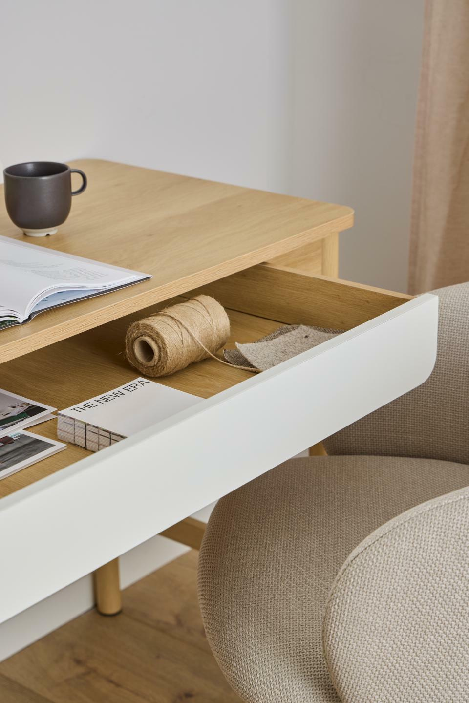 Fotel biurowy Eleanor beżowy obrotowy z podłokietnikami do biurka