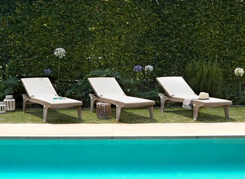 Leżak ogrodowy Tahiti SCAB Design beżowy nowoczesny z technopolimeru regulowany na taras