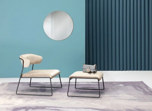 Fotel kubełkowy Lisa Lounge aksamitny czerwony na płozach nowoczesny do salonu SCAB Design