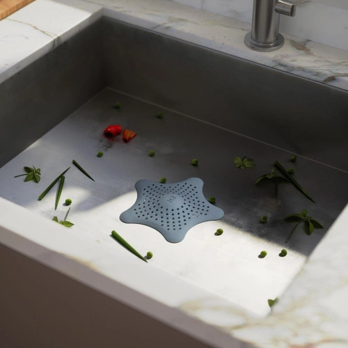 Sitko do zlewu Umbra Starfish gumowe niebieskie z przyssawką do kuchni i łazienki 16 cm