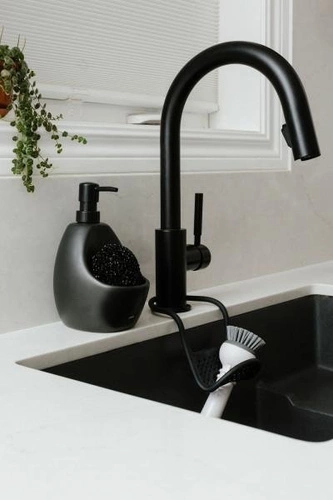 Dozownik na płyn do naczyń i gąbkę Joey Umbra czarny ceramiczny do kuchni