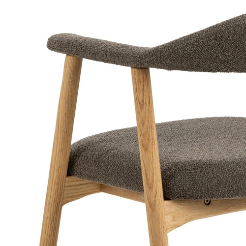 Krzesło do jadalni tapicerowane boho Addi Actona brązowe dąb z podłokietnikami