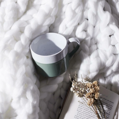 Kubek ceramiczny Jumelle zielony 330 ml do kawy i herbaty w stylu japandi Intesi