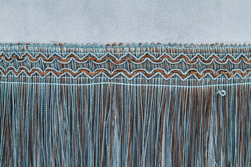 Pufa Dalma okrągła niebieska tapicerowana na złotych nogach do salonu i sypialni 39 cm