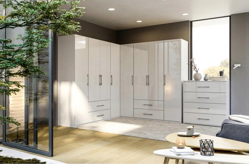 Szafa 3-drzwiowa Flory biała połysk nowoczesna z półkami do sypialni lub garderoby