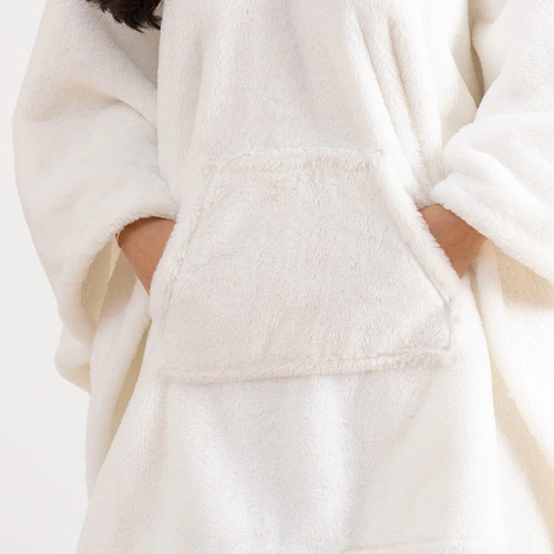 Koc z rękawami Aksel biały ciepły miękki koc polarowy na kanapę Atmosphera