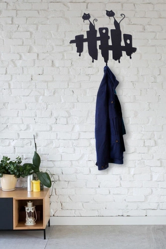 Wieszak ścienny do przedpokoju Koty czarny nowoczesny metalowy Intesi 5 haczyków