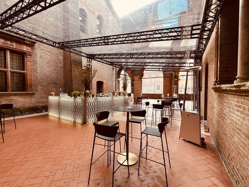 Hoker z oparciem Lisa 75 cm czarny nowoczesny do kuchni i wyspy sztaplowany SCAB Design