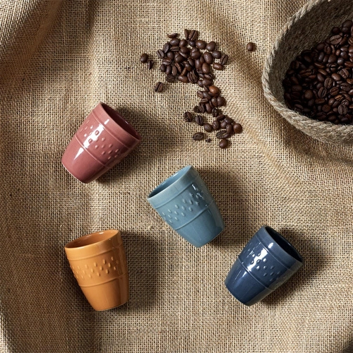 Kubek ceramiczny do espresso Queso 100 ml czerwony nowoczesny styl Intesi