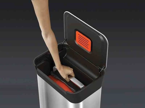 Kosz na śmieci do kuchni Joseph Joseph stalowy 30l z systemem zgniatania i filtrem