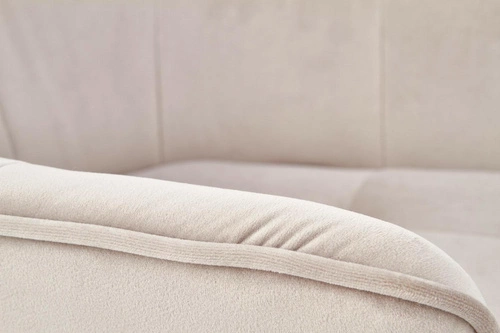 Krzesło tapicerowane welurowe Yorkshire beżowe z podłokietnikami na płozach do jadalni Intesi