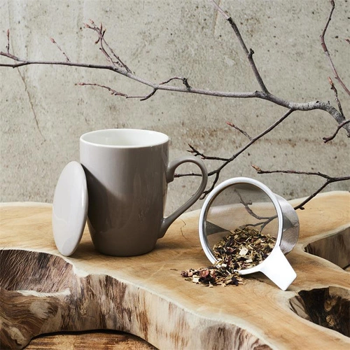 Kubek do herbaty z zaparzaczem i pokrywką Mira beżowy kamionkowy Intesi elegancki