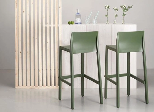 Hoker Kate zielony 65 cm z oparciem nowoczesny do kuchni i ogrodu SCAB Design