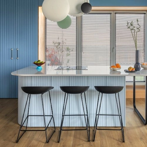 Hoker Molly czarny nowoczesny z oparciem do kuchni i wyspy 66 cm Intesi