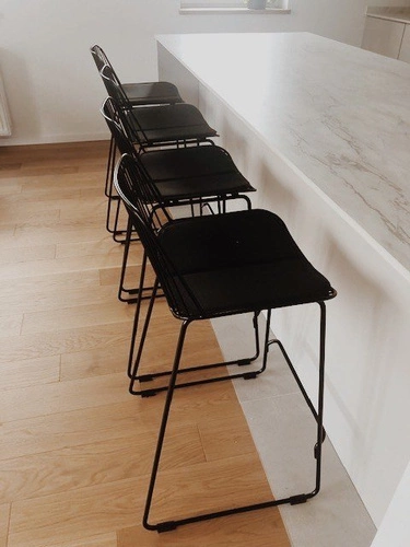 Hoker Dill High czarny z oparciem, metalowy, tapicerowany, do kuchni i wyspy, 75 cm Intesi