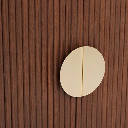 Komoda Wany Atmosphera brązowa japandi z frezowanymi frontami do salonu i sypialni 80 cm