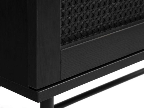 Komoda wysoka Pensacola czarna rattanowa na nóżkach do salonu