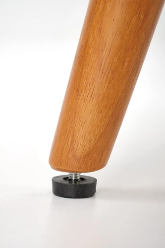 Fotel wypoczynkowy Grejs beżowy skandynawski do salonu z tkaniny na drewnianych nogach