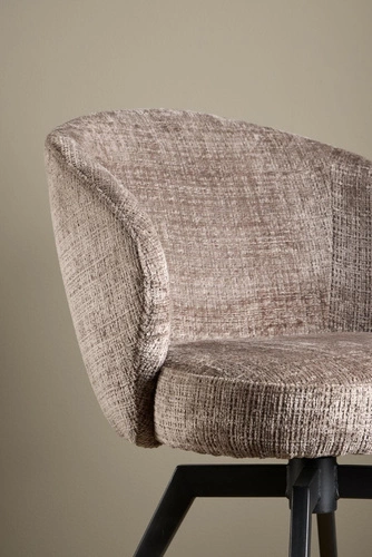 Krzesło tapicerowane Darlene Actona brązowe do jadalni z podłokietnikami na metalowych nogach