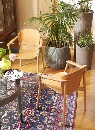 Krzesło drewniane FINN SCAB Design z podłokietnikami do jadalni nowoczesne orzech sztaplowane