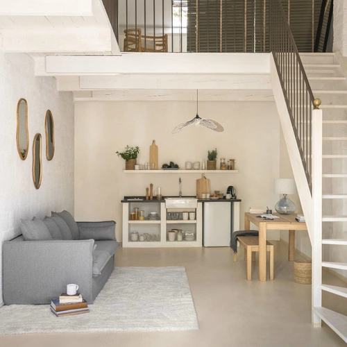 Lustro wiszące Livia nowoczesne o nieregularnej ramie z drewna do przedpokoju Atmosphera