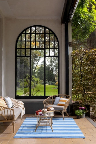 Dywan zewnętrzny nowoczesny Lille Laura Ashley 250x350 niebieski geometryczny na taras