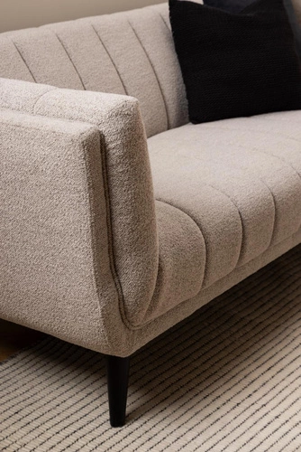 Sofa Tampa 3 osobowa beżowa bouclé nowoczesna do salonu na wysokich nogach Actona