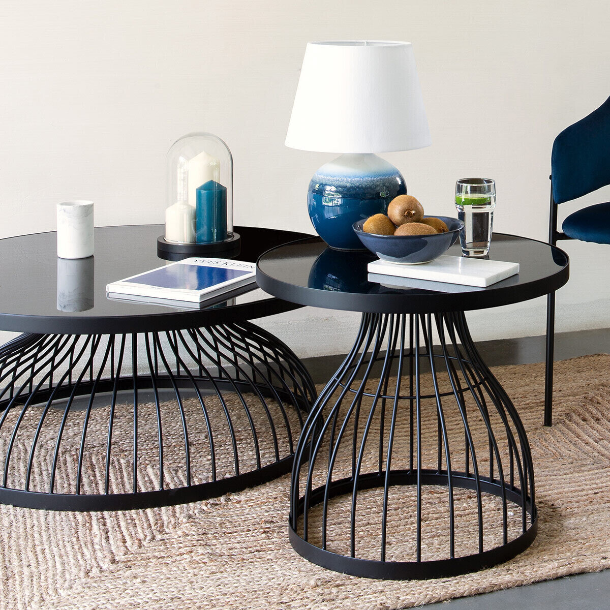 Stolik kawowy Kushi okrągły 90 cm czarny szklany nowoczesny loft do salonu Atmosphera