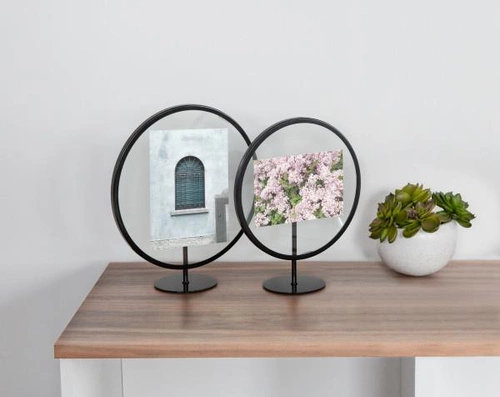 Ramka na zdjęcia 10x15 Infinity Umbra czarna okrągła stojąca dekoracyjna skandynawska
