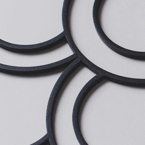 Wieszak ścienny metalowy Husk S czarny nowoczesny do przedpokoju i garderoby POLYHEDRA